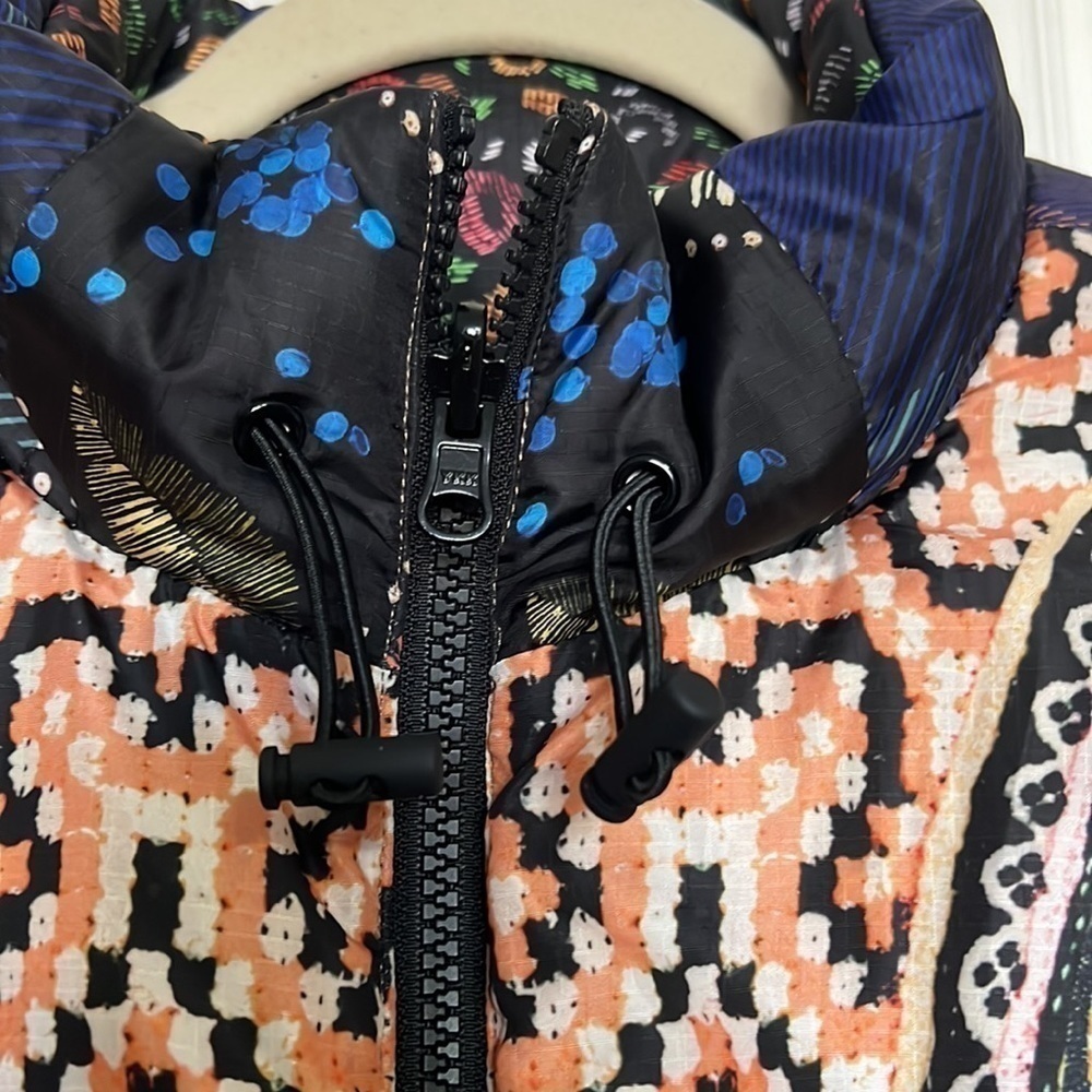 Farm Rio Borogodo Metallic Reversible
Puffer Jacket Size medium - Picture 11 of 13